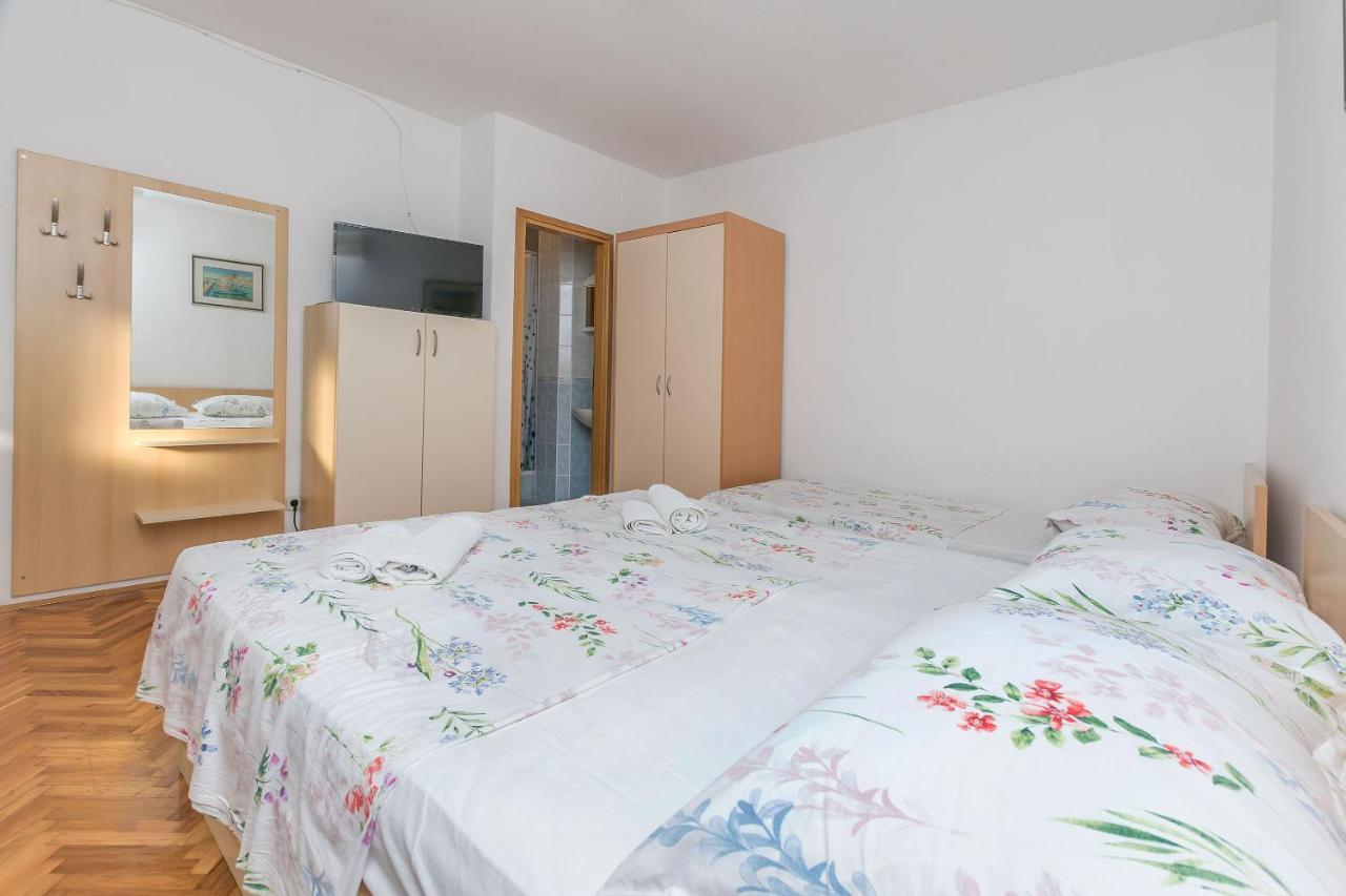 Apartments And Room Nevenka Makarska Eksteriør bilde